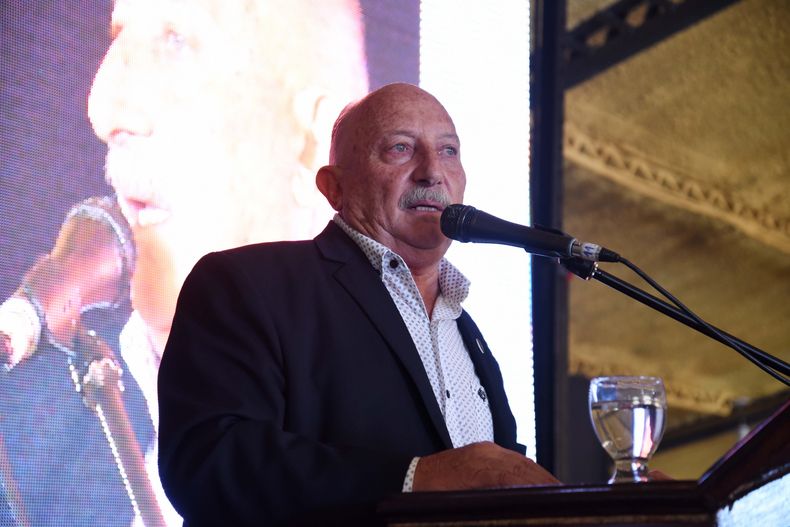El intendente de Rivadavia fue denunciado y buscan que haga tareas comunitarias.