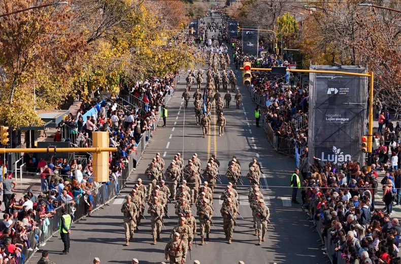 Luján de Cuyo celebró sus 170 años con la presencia de miles de personas y el clásico desfile cívico militar