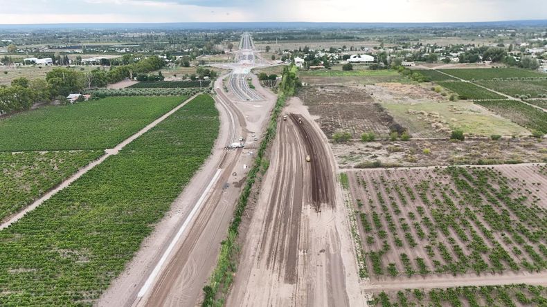 La obra vial que benefica a San Martín, Junín y Rivadavia avanza rápidamente.