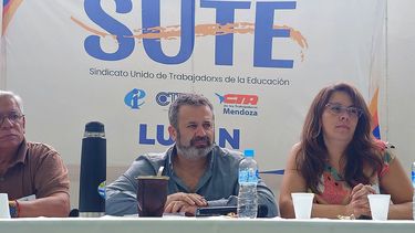 El gremio conducido por Gustavo Correa avaló la propuesta del Gobierno. El gremio conducido por Gustavo Correa avaló la propuesta del Gobierno.