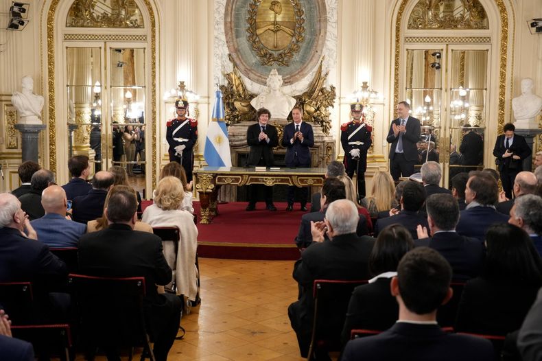 Asumió Diego Santilli y se convirtió en el cuarto Jefe de Gabinete de la era Milei.