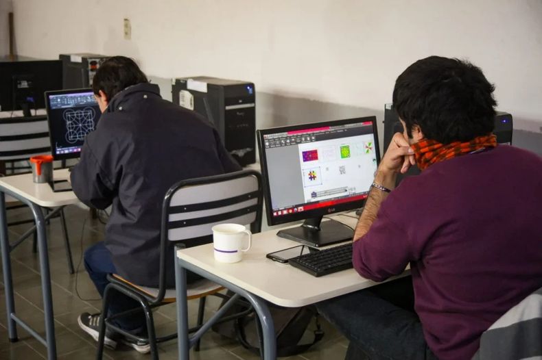 Detrás de las aulas vacías: por qué la DGE unifica escuelas de adultos en Mendoza.