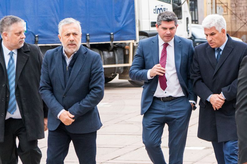 El gobernador Alfredo Cornejo recibió a los mandatarios Claudio Poggi (San Luis) y Marcelo Orrego (San Juan). Cuáles son los planes en conjunto.