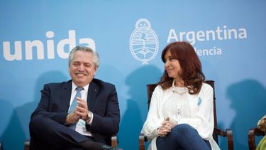 alberto y cristina, en actos separados por el dia de la bandera