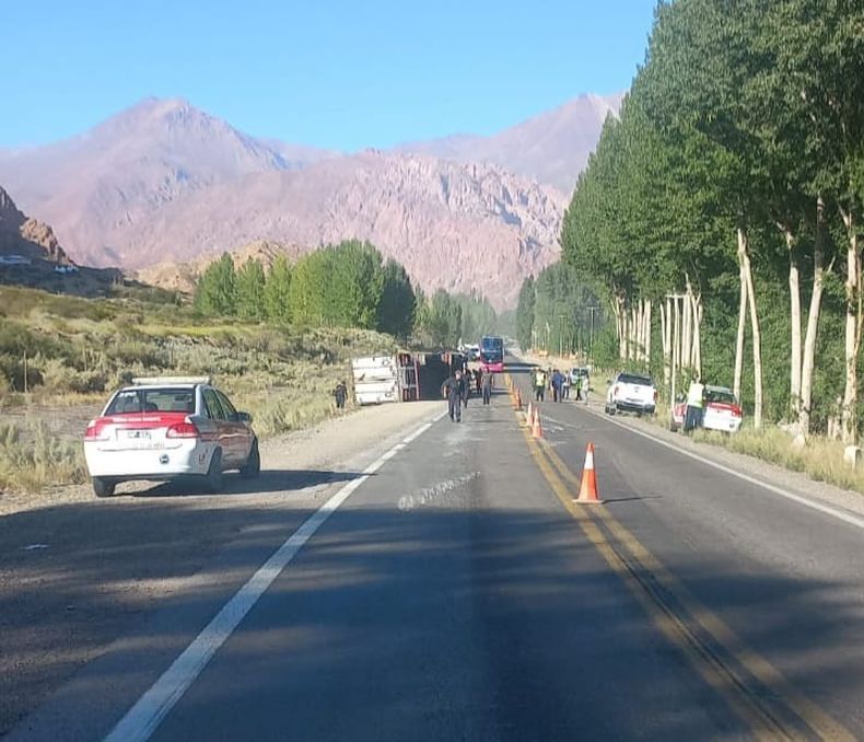 El accidente provocó la interrupción de circulación por el corredor internacional. 