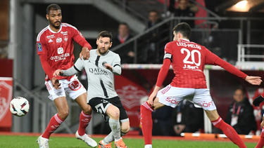 Lionel Messi ayudó para que el PSG sume de a tres.