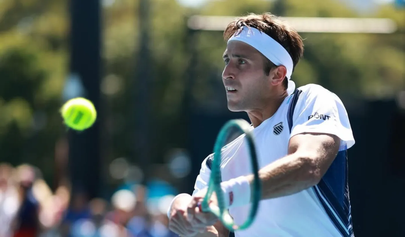 Tomás Martín Etcheverry venció en sets corridos al británico Arthur Fery y sigue avanzando en Melbourne.