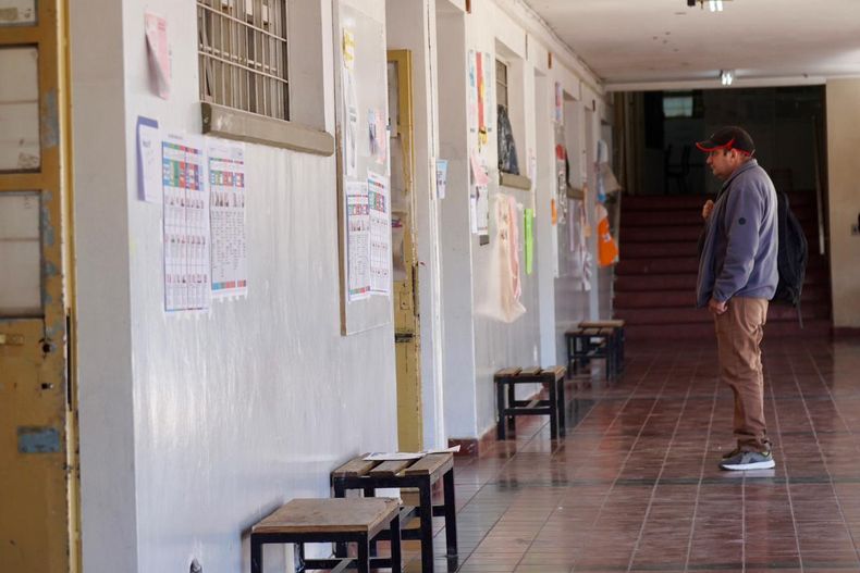 La Junta Electoral Nacional Mendoza comunicó a las 16 que ya votó el 51% del padrón electoral. La Junta Electoral Nacional Mendoza comunicó a las 16 que ya votó el 51% del padrón electoral.