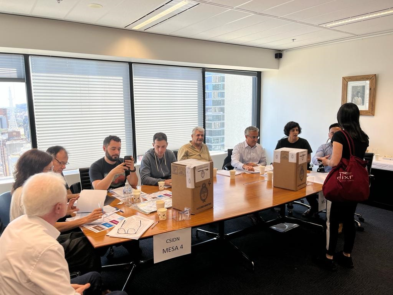 Balotaje y el voto de los argentinos en el exterior. Balotaje y el voto de los argentinos en el exterior.