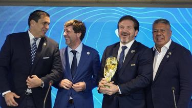 Los dirigentes celebran.