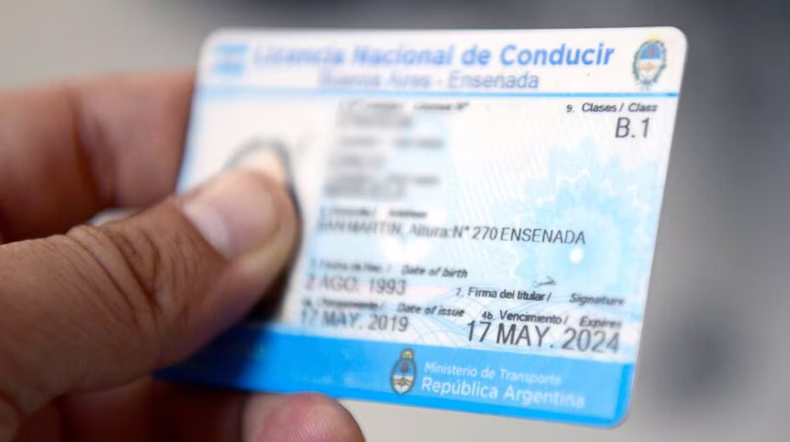 En Mendoza, la ley provincial de Tránsito exige tener 18 años para obtener la licencia de conducir.