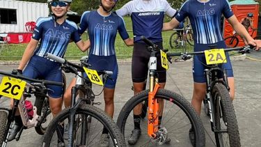 Equipo de menores de Argentina en el Panamericano de MTB en Paraguay.