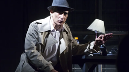 Daniel Quiroga en un obra donde el teatro ocurre dentro del teatro