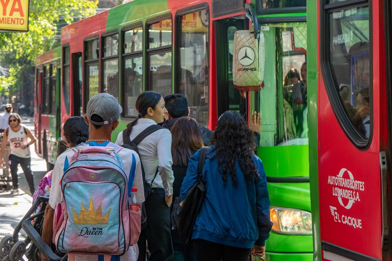Durante el feriado, el transporte púbico funcionará como día domingo.