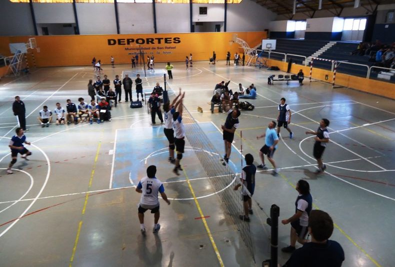 17 En el Polideportivo N° 2, comienza el Torneo Vendimia de vóley sureño. Viernes 24 03 17