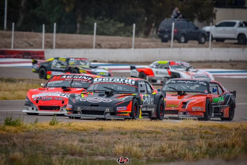 El autódromo Jorge Ángel Pena recibió una nueva fecha del Zonal Cuyano con grandes espectáculos en todas las categorías.
