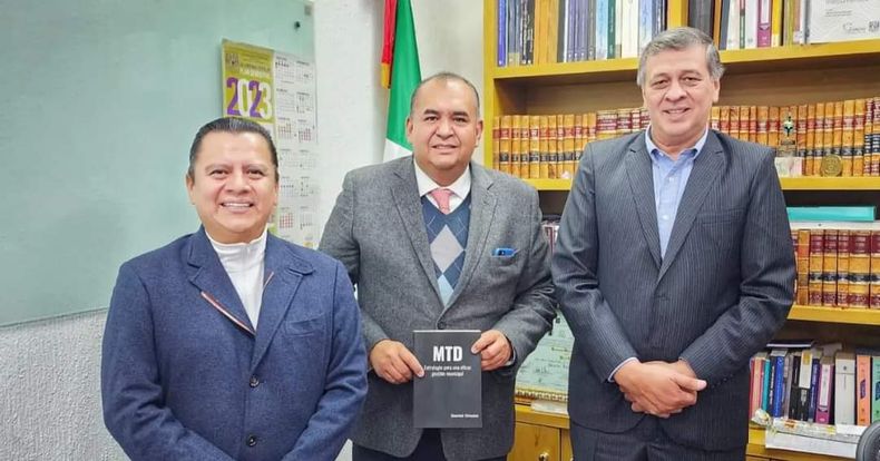 Daniel Orozco encabeza una serie de actividades en M&eacute;xico, donde present&oacute; su libro MTD