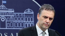 Manuel Adorni, el rey de la doble vara en Estado Nacional