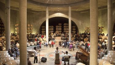 Sitio Andino | Tango por los Caminos del Vino, La cava de Bodega Salentein lució colmada de un público que disfrutó al máximo del encuentro
