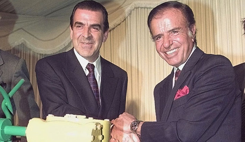 Eduardo Frei y Carlos Menem durante la firma del Tratado Binacional para la minería en el límite de ambos países.