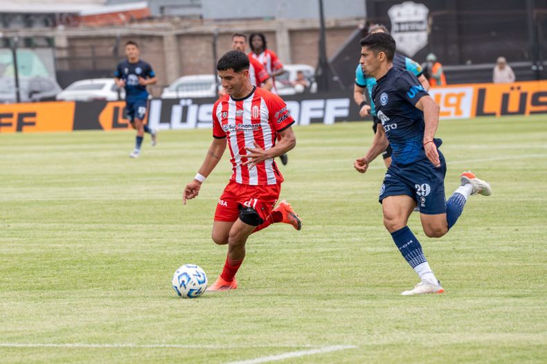 Los goles los convirtieron Gonzalo Goñi - en contra - y Javier Ruiz, ambos en la primer etapa.