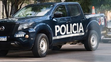 La Policía debió intervenir en dos hechos de sangre, con un hombre baleado y otro acuchillado en distintos puntos del Gran Mendoza.