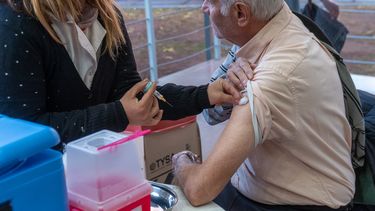 Vacunas y DNI sin bajarte del auto: la innovadora apuesta de Mendoza.