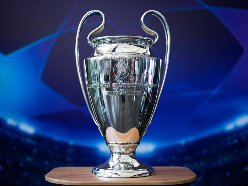 El trofeo de la Liga de Campeones de la UEFA