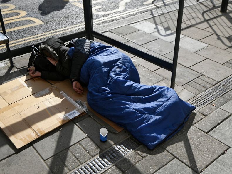 El número de personas que duerme en las calles creció drásticamente en Londres, Inglaterra.