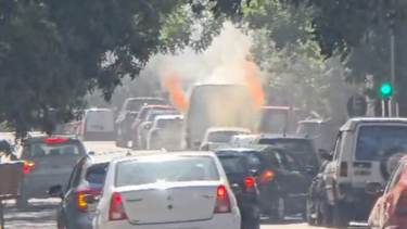 Video: pánico en Ciudad por el incendio de una traffic