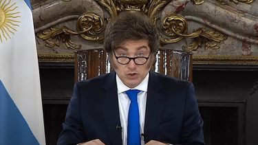 escandalo de coimas golpea a javier milei: su imagen digital se desploma al 59%