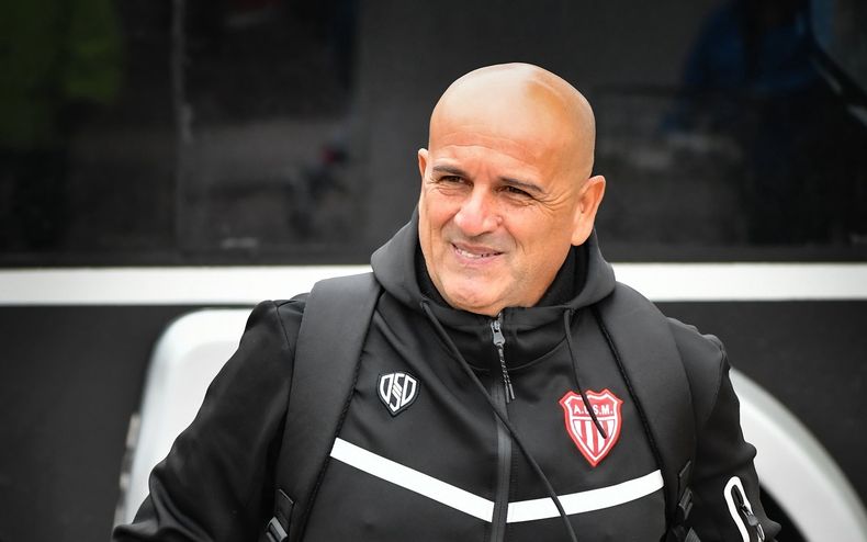 Christian Corrales dejó de ser el técnico de San Martín tras una racha negativa en el Federal A.