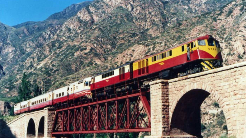 La traza fue ideada hace 135 años e hizo su viaje inicial el 5 de abril de 1910. Durante 74 años conectó las ciudades de Mendoza (Argentina) y Los Andes (Chile).