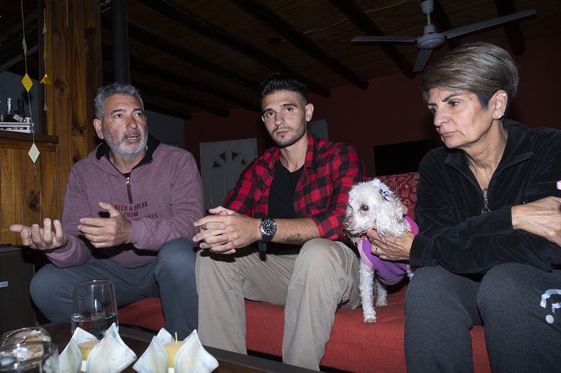 Su casa, el lugar más deseado. El abrazo de sus padres y su hermana fue lo más esperado por él y por ellos