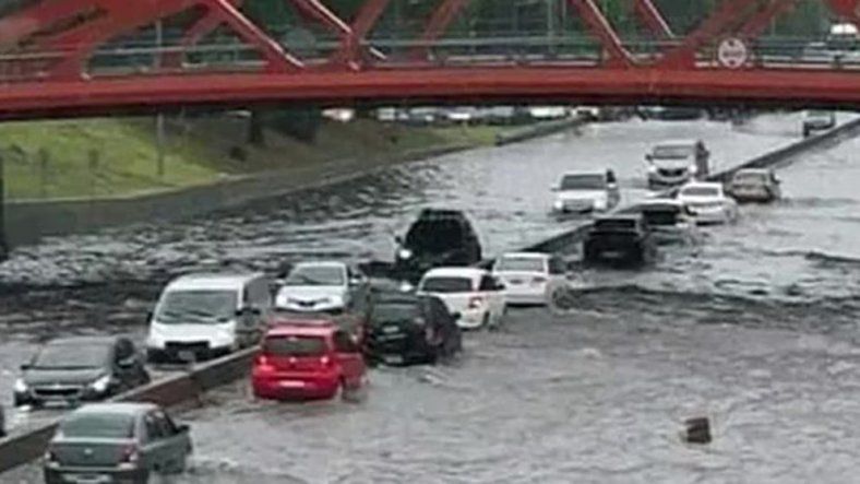 Temporal histórico: más de 100 milímetros de lluvia y barrios del AMBA bajo el agua