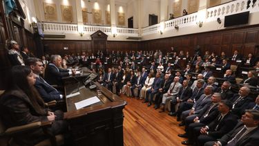 Fuertes críticas del abanico opositor al mensaje del gobernador. Fuertes críticas del abanico opositor al mensaje del gobernador.