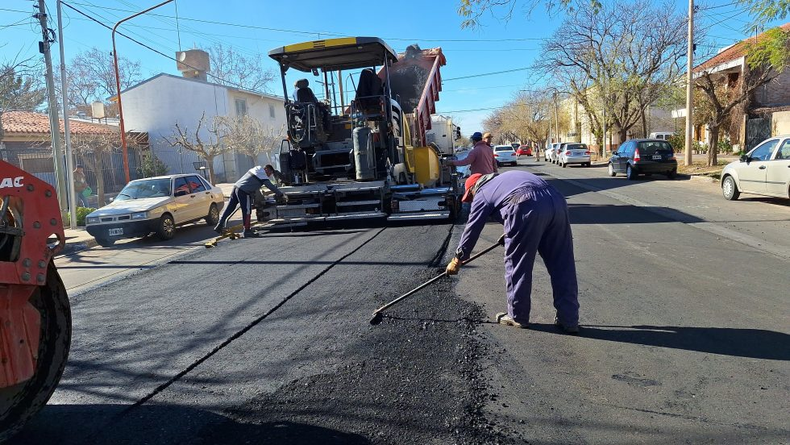 La obra de asfalto sobre una importante Avenida de San Rafael comenzó esta semana.
