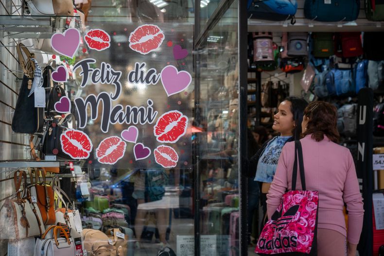 Día de la Madre en el centro mendocino: precios y promos para comprar ropa, joyas y productos de belleza