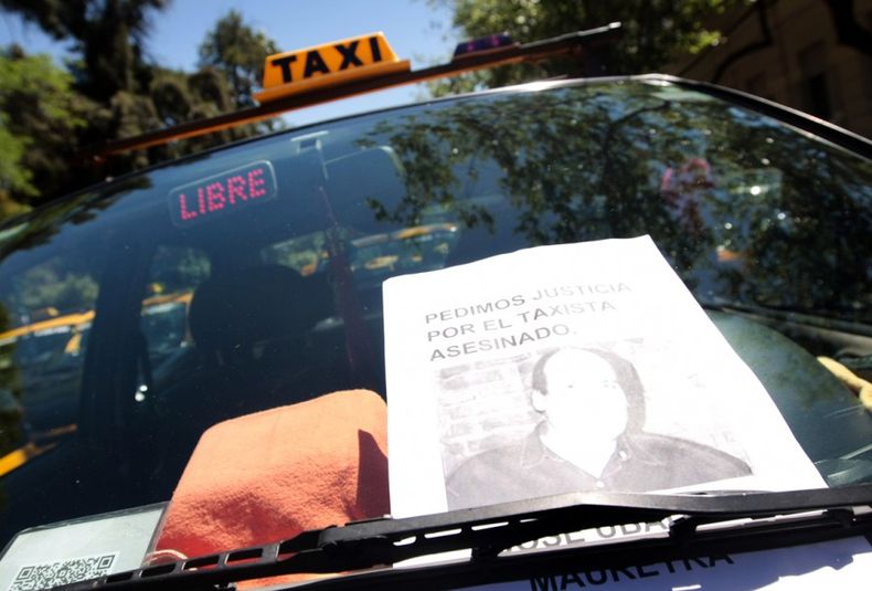 manifestación taxistas en la legislatura, seguridad, corte taxis