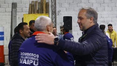 Matías Stevanato de Maipú Municipio saludó a los bomberos por un nuevo aniversario de vida.