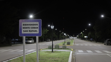 Reclamo de vecinos de Monte Comán por la luz y el agua.