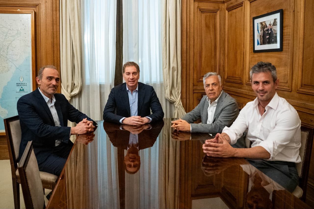 El mendocino mantuvo un encuentro con sus aliados en Casa Rosada.