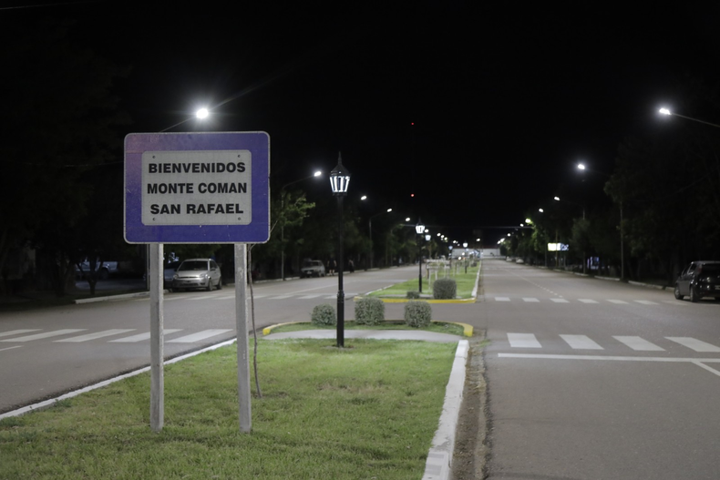 Reclamo de vecinos de Monte Comán por la luz y el agua.
