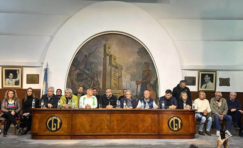 La CGT se moviliza al Congreso y ratifica el tercer paro contra Milei para este jueves 10 de abril.