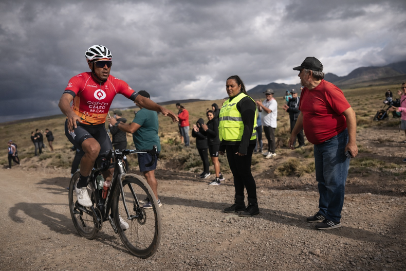 Cristian Moyano celebró una jornada clave y se convirtió en el nuevo líder de la clasificación general de la Vuelta de Mendoza.
