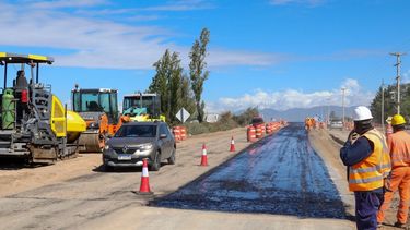 Inició la pavimentación del tercer tramo de la Ruta Provincial 82 y piden precaución a conductores. Foto: Prensa de Gobierno de Mendoza. Inició la pavimentación del tercer tramo de la Ruta Provincial 82 y piden precaución a conductores. Foto: Prensa de Gobierno de Mendoza.