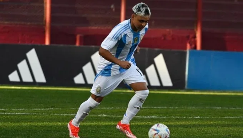 El equipo nacional suma figuras del fútbol internacional.