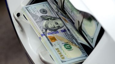 Los depósitos en dólares caen a su nivel más bajo en tres años
