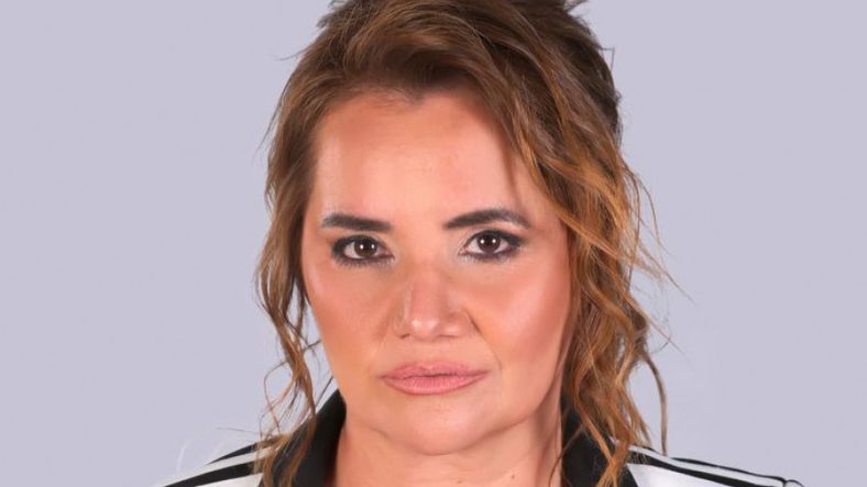 Nancy Pazos se quedó en corpiño al aire en la radio: ¿Qué pasó?