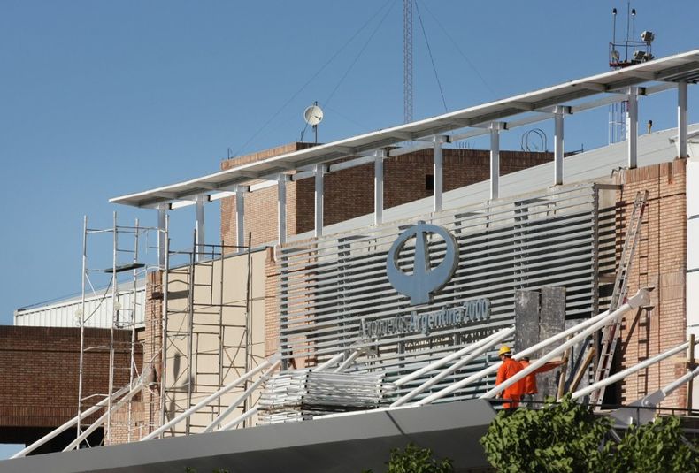 aeropuerto, caída pared durlok por viento zonda, reparación, construcción, obras, el plumerillo, gabrielli, aeropuertos argentina 2000